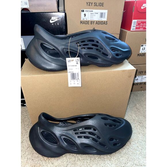 Adidas Yeezy Foam RNR Onyx - Picture 1 of 12